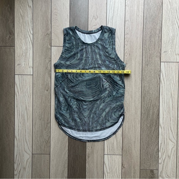 Lululemon Sleeveless Women's Top - Picture 4 of 5